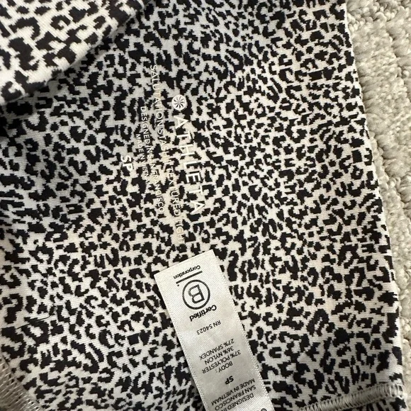 Athleta black and white micro leopard print crop leggings, SP - Picture 6 of 6